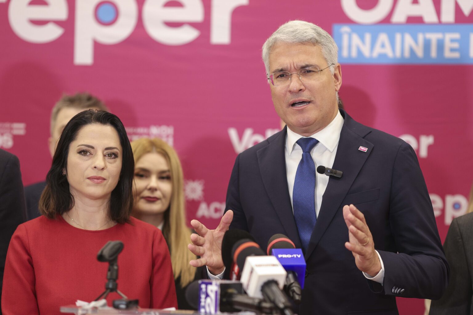 REPERはヨハニスに対し、議会選挙に関連する情報も機密解除するよう求めている。若者党は特に標的にされる