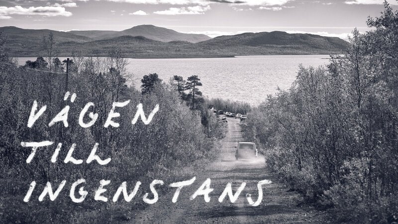 どこまでも続く道 [Det handlar om en bilväg i vildmarken utanför Kiruna som är helt avskuret från övriga vägnätet]