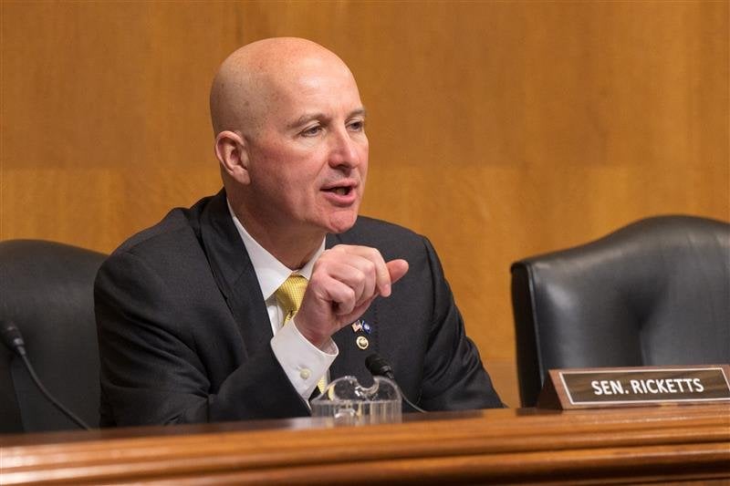 ファッキンTikTok：アメリカ上院議員、ルーマニアの選挙について：私たちは中国共産党が管理するTikTokに対するプーチン大統領の操作を非難します。
