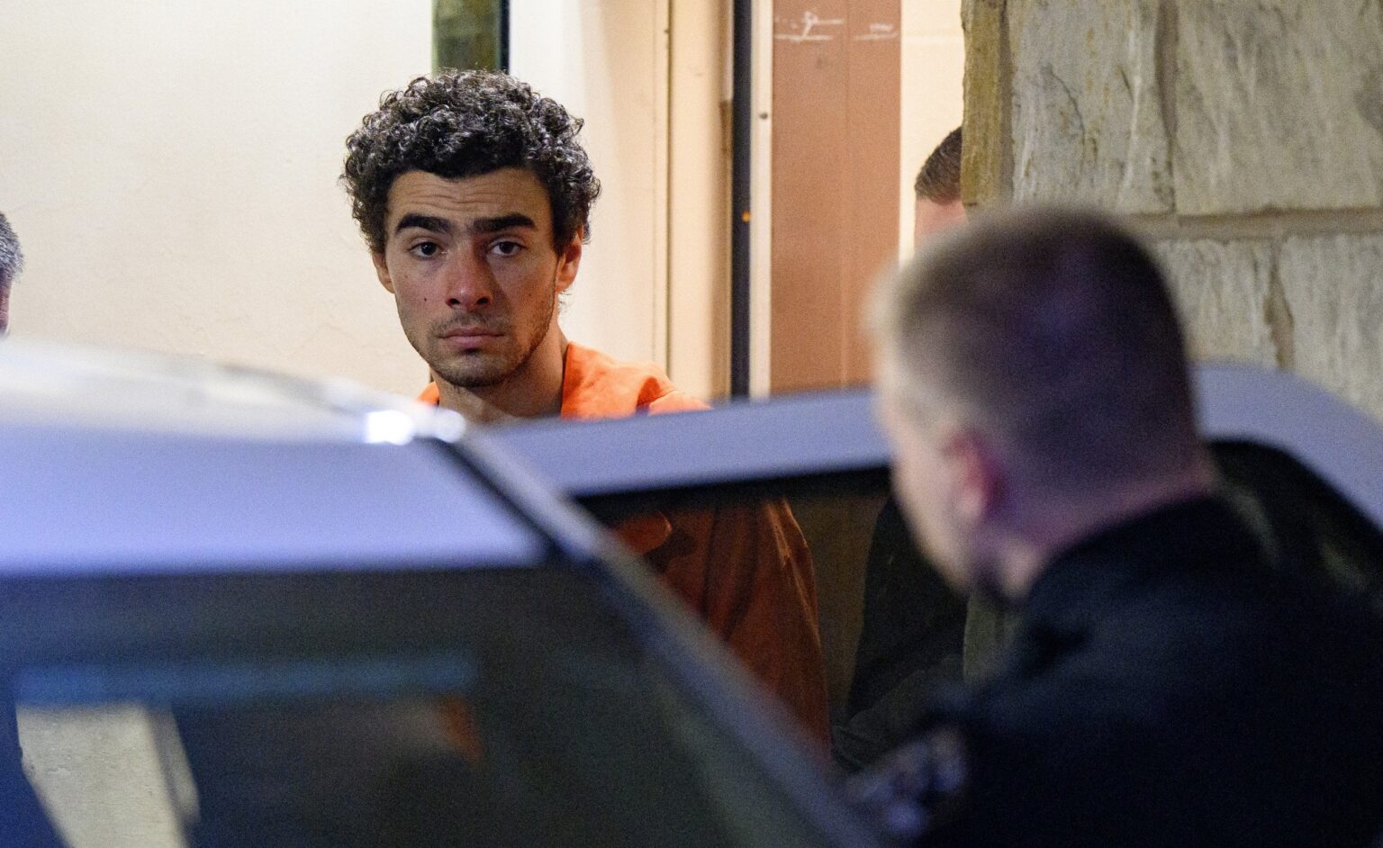 若者10人中4人がブライアン・トンプソン殺害は容認できると回答