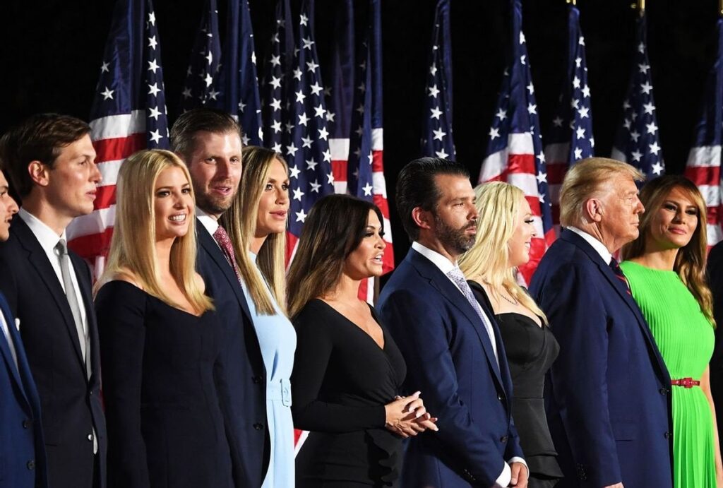 ドナルド・トランプは今回汚職を隠そうともしていない - トランプの息子たちはトランプ・オーガナイゼーションのために外国政府との新たな契約を取り付けるために世界中を急いでいる