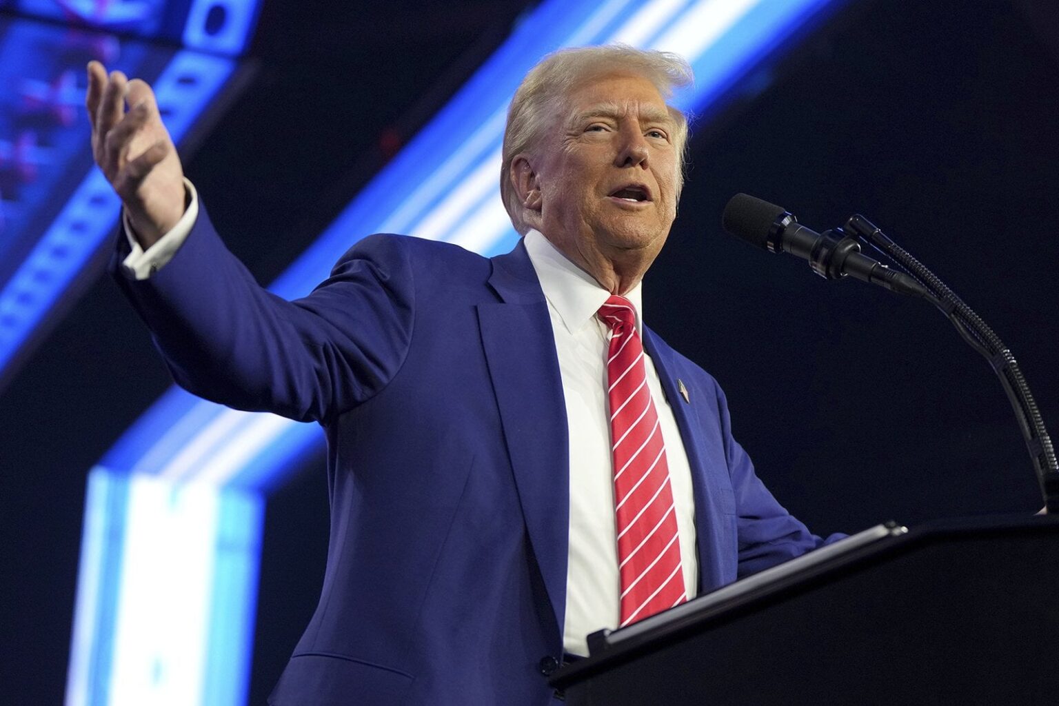 トランプ大統領の就任式で、有料の祈りの報告：「トランプとメラニアと一緒に祈ることができます。」たったの10万ドルしかかかりませんよ」
