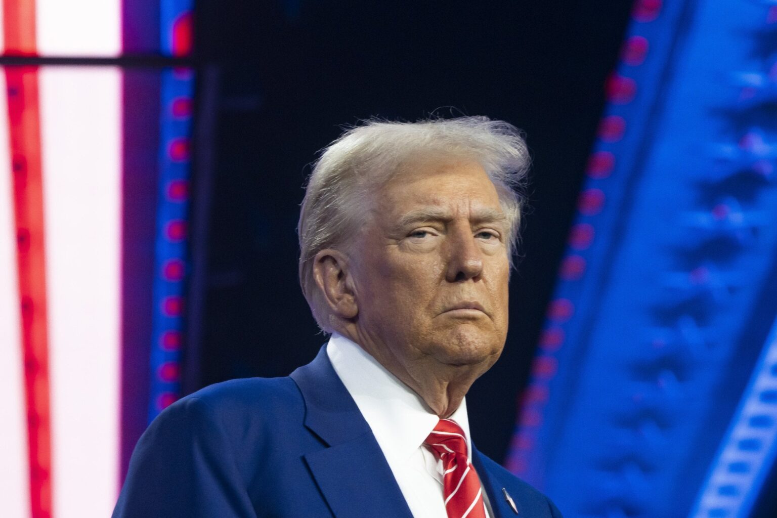 MAGA内戦が激化する中、ドナルド・トランプ氏はH-1Bビザについて沈黙