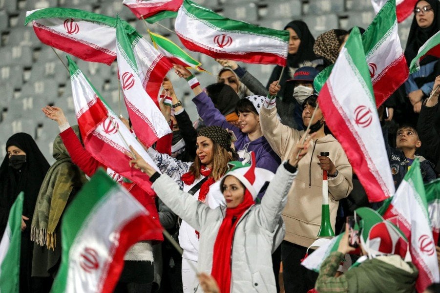 女子サッカー選手のプロフィールはイランから逃亡中だった。現在、彼女はコペンハーゲンに投獄されている