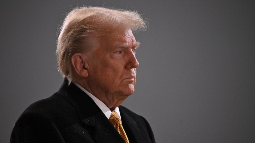 トランプ大統領、団結を誓う―その後、ライバルは「刑務所に行くべきだ」と発言