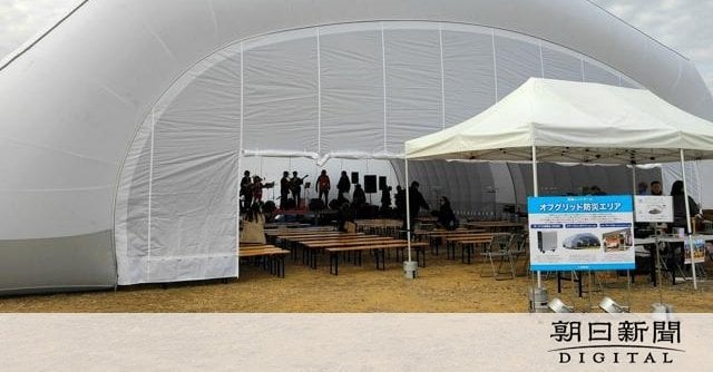 ライブ会場で突風か、7人重軽傷 高さ8メートルのエアテント崩れる 大阪府和泉市