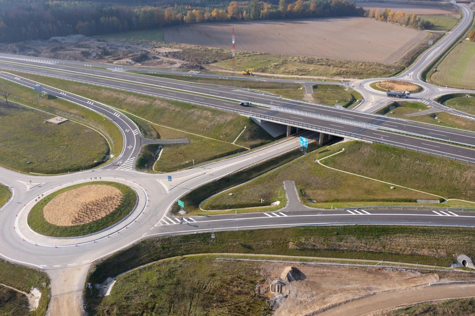 チェコの高速道路網のゴールデンウイークが始まった。大臣はテープカット中に国中を一周 - Zdopravy.cz