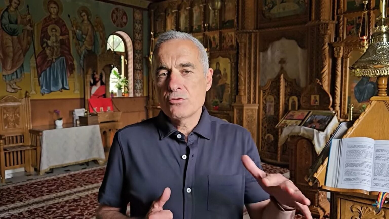 ビデオ カリン・ジョルジェスク、インドの神秘家オショーの言葉を引用した、教会と宗教に対する暴力的なスピーチ: 宗教は分断する / 教会があなたを小さくした / 社会、特に教会によって作られた狡猾な仕組みがあり、あなたが誰であるか分からないようにするは
