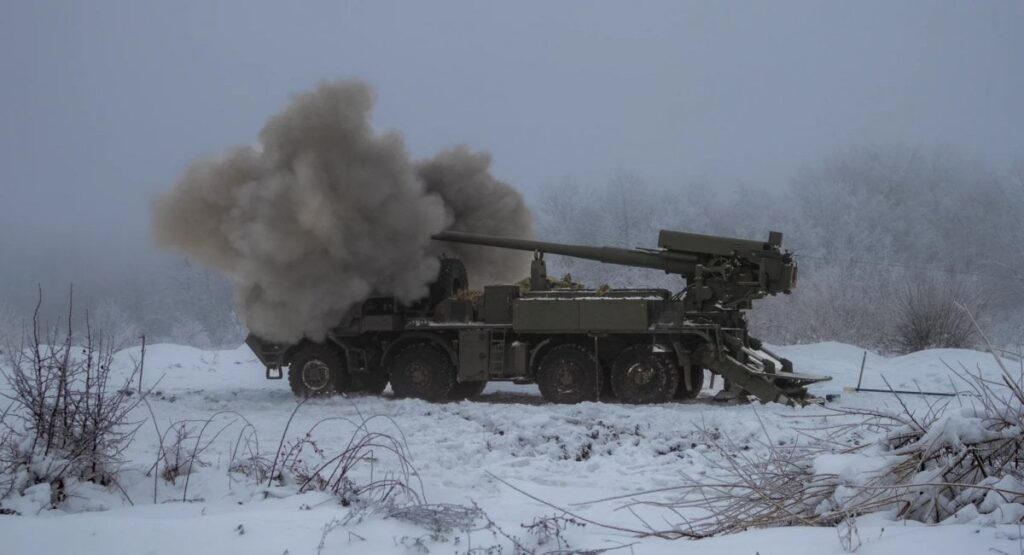 ボグダナ自走砲は PzH 2000 よりも正確であることが証明され、アクティブ - リアクティブ発射体で最大 60 km 離れた目標を攻撃することもできます。