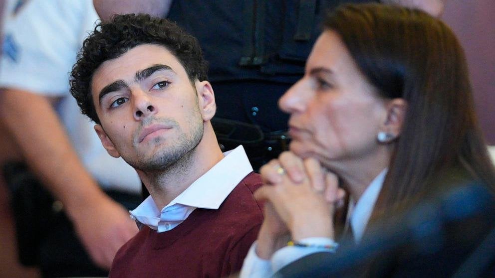 ルイージ・マンジョーネ氏の弁護士、CEO殺害容疑者を「政治ネタ」として利用したとして警察と市長を非難