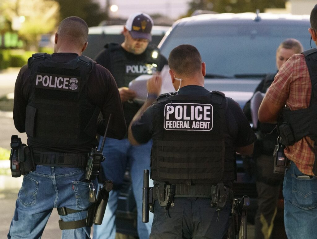 ICEデータによると、トランプ大統領の排除対象者の多くは国外追放できない