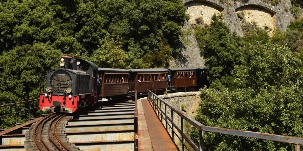 「ムツリス号」がペリオンの最初のルートで脱線