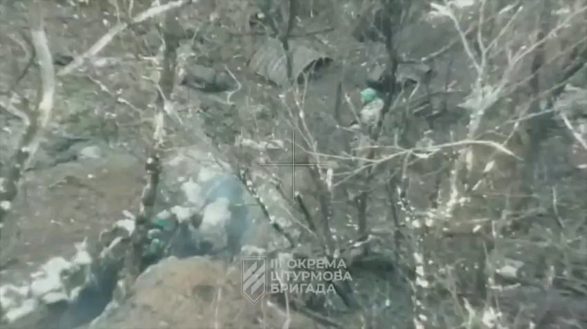 第3突撃旅団のウクライナ兵は友軍戦車の支援を受けてロシア軍陣地を急襲し、ロシア兵数名を捕虜にした。ハリコフ地方、2024 年 12 月
