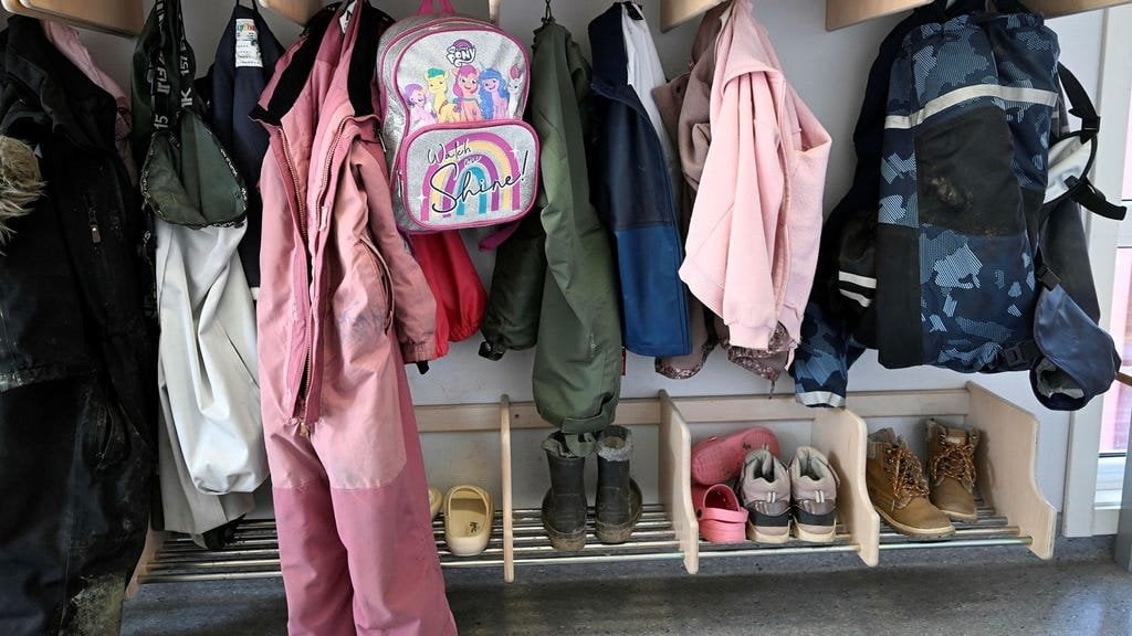 裁判所が幼稚園に不法滞在の子供を警察に通報するよう強制
