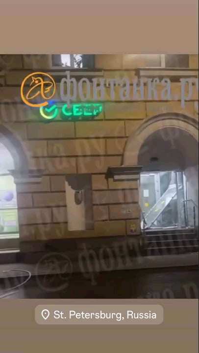 ロシアで混乱が広がる。レニングラード州で男が郵便局に放火する一方、郵便局や銀行で正体不明の人物が花火や爆竹を打ち上げる中、モスクワやサンクトペテルブルクでは爆発が相次いでいる。