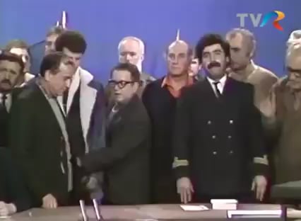 1989年12月22日午後2時35分頃、イオン・イリエスクが現れニコラエ・チャウシェスク政権を非難
