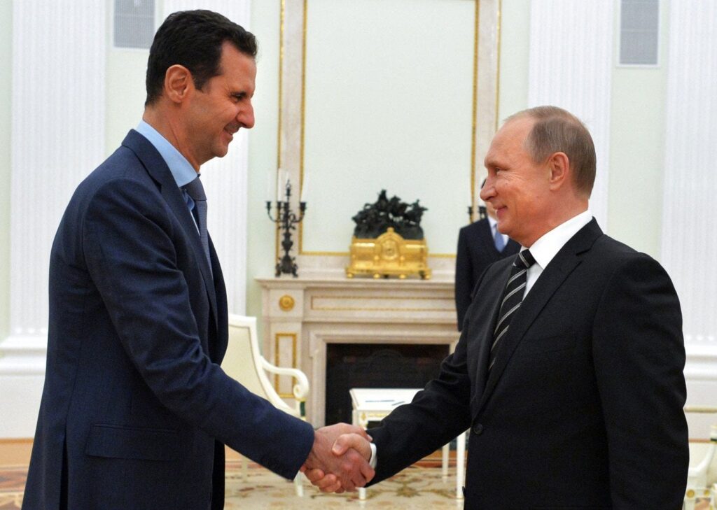 ロシア国営通信によると、バシャール・アル・アサドとその家族はモスクワにおり、亡命も認められている