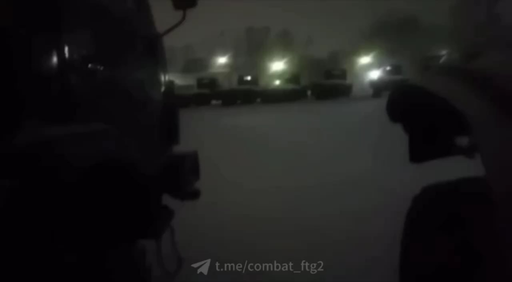 ロシア自由軍団は、ロシアのノボシビルスクにあるロシア軍部隊の領土内で数隻の燃料タンカーを焼き払った。