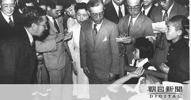 長崎で被爆し妻も亡くしながら原爆の悲惨さを訴え続けた医師・永井隆。見舞いもした昭和天皇は、内々の席では「宣伝屋」と批判的な発言をしていた記録