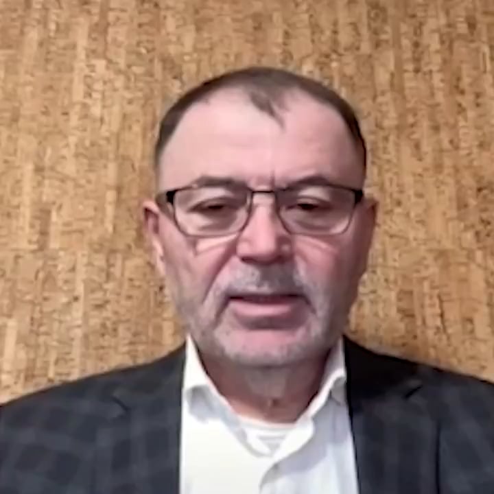 「アナトール・シャラル: ロシアには非常に優れた社会学者がおり、ルーマニアやモルドバ共和国の人々の恐怖を研究し、カリン・ジョルジェスクやジョージ・サイモンのような人物を通じて彼らに恐怖を与えている。1つ目は戦争への恐怖だ。」