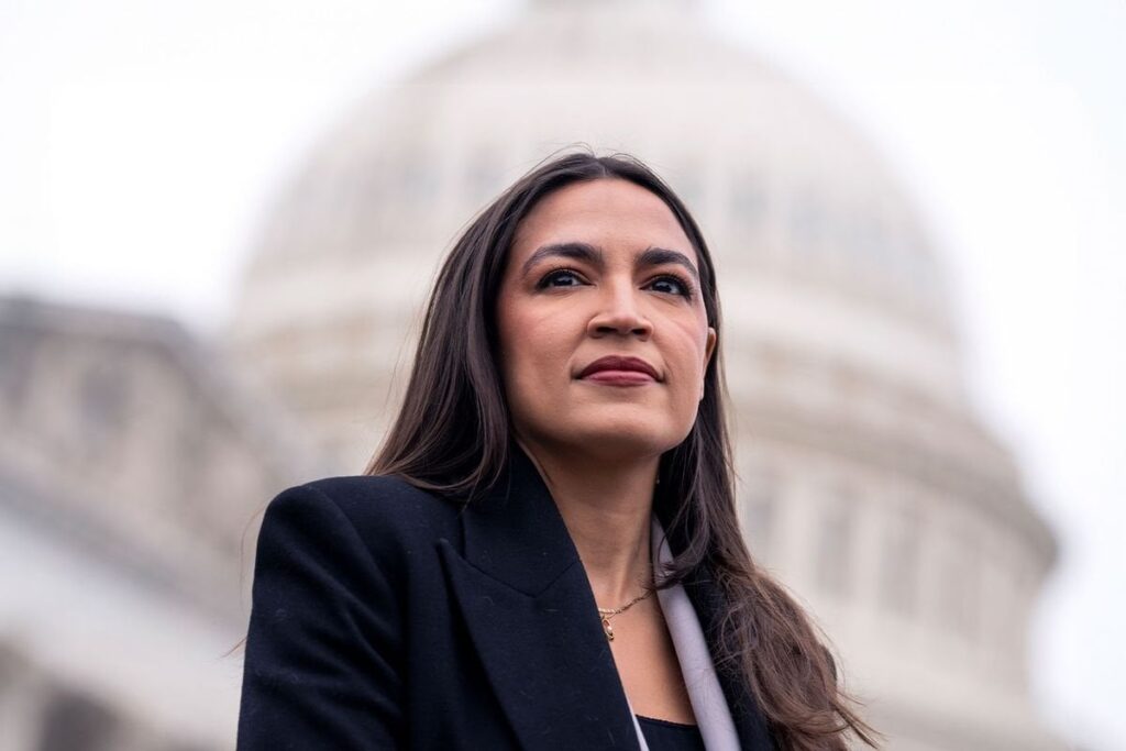 AOC、下院監視委員会の民主党トップに立候補を検討 |この進歩派議員は、委員会のトップの役割をめぐり上級議員に挑戦する多くの若手議員のうちの一人である