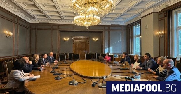 クリスマスの奇跡か、それとも完全に正当なものか：「民主ブルガリア」とGERBは管理協定に取り組んでいます。