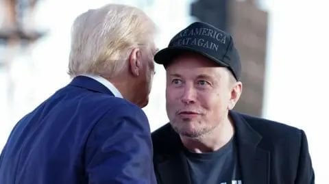 ロシアが制裁を受けている一方で、マスク氏とトランプ氏はロシアの仲介者として、また民主主義とウクライナに対する戦争の事実上の資金提供者として行動している。カナダと英国が次の標的となっている。これは偶然の「政治的意見の違い」ではなく、ウクライナと民主主義を弱体化させるための組織的な攻撃だ。
