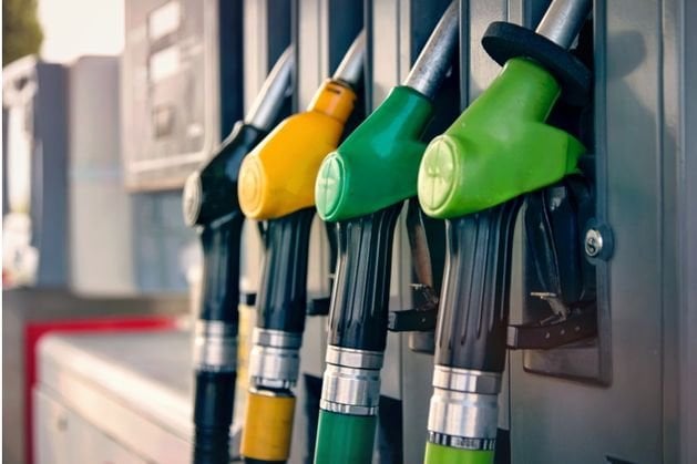 1月1日にガソリンとディーゼルの価格が再び値上がりするため、自動車運転者はさらなるコスト上昇に直面している