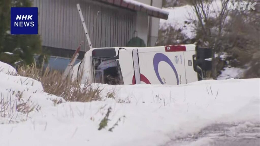 岡山 真庭 観光バス横転11人搬送 いずれも意識あり 路面に積雪