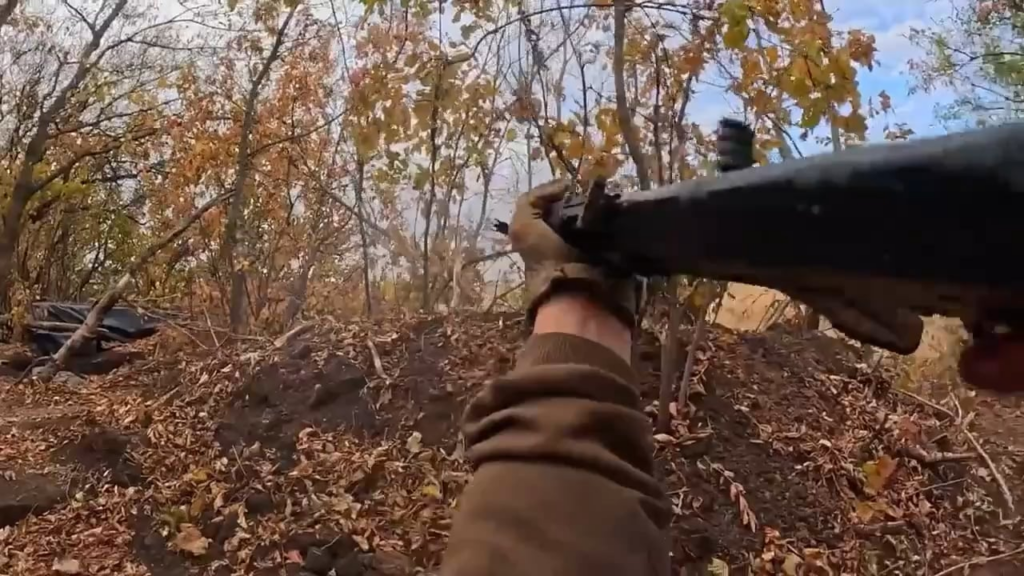 ウクライナで戦うコールサイン「LUPO」を持つ 19 歳のオーストラリア人ボランティアの完全な Go Pro 映像
