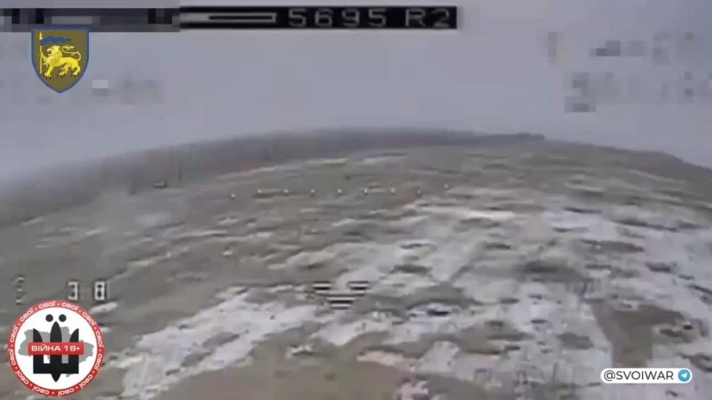 バイクに乗って森林限界に近づいたロシア兵がFPVドローンによって殺害される