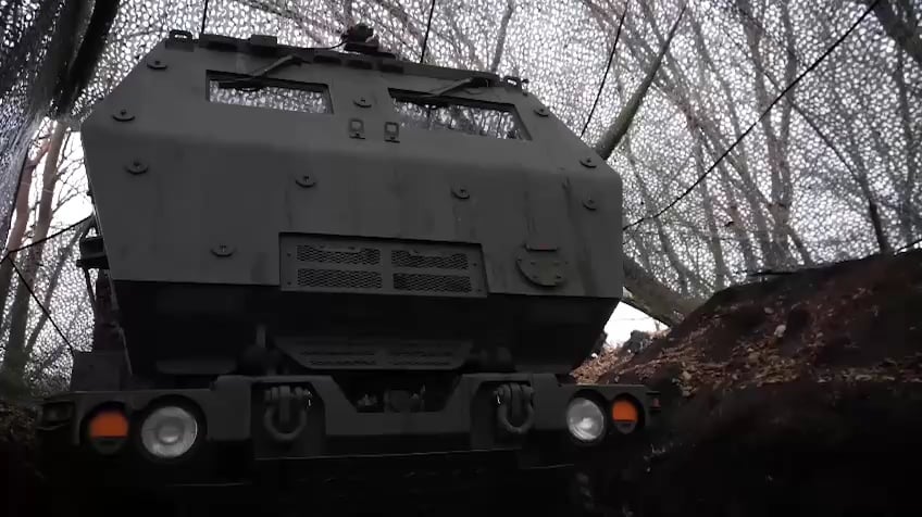 ゼレンスキー大統領はザポリージャ地域に駐留する軍隊とHIMARS部隊を訪問した