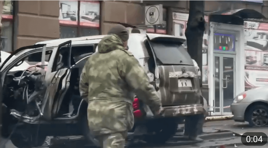 また一人のロシア人戦犯が裁かれる。ロシアのTGチャンネルは、2022年にアジフ戦闘員捕虜が仕掛けられた爆弾で殺害されたDNRオレニフカ刑務所の所長が、自身も自動車爆弾で死亡したと報じた。