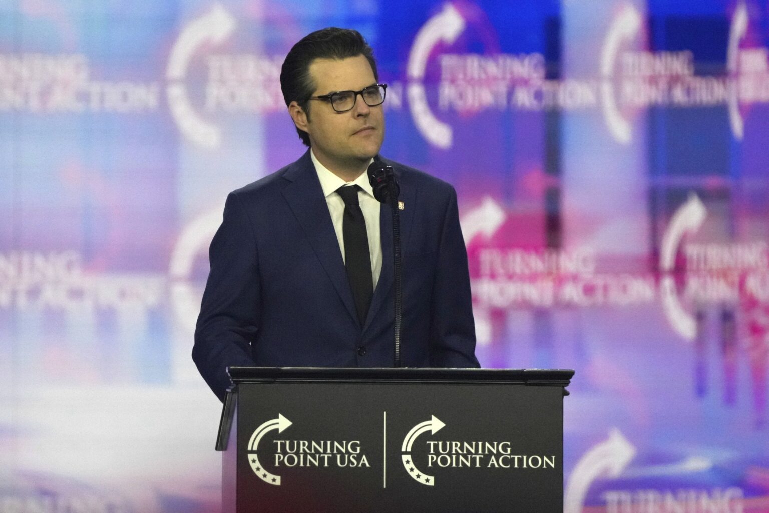 スティーブ・バノン氏、マット・ゲイツ氏に議会で「性的堕落」を暴露するよう求める
