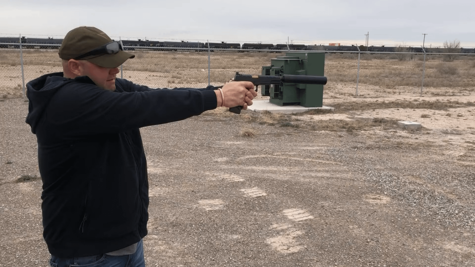 サイレンサー付きの亜音速弾。以上、銃撃事件とサイレンサー禁止について少しだけお話しました。