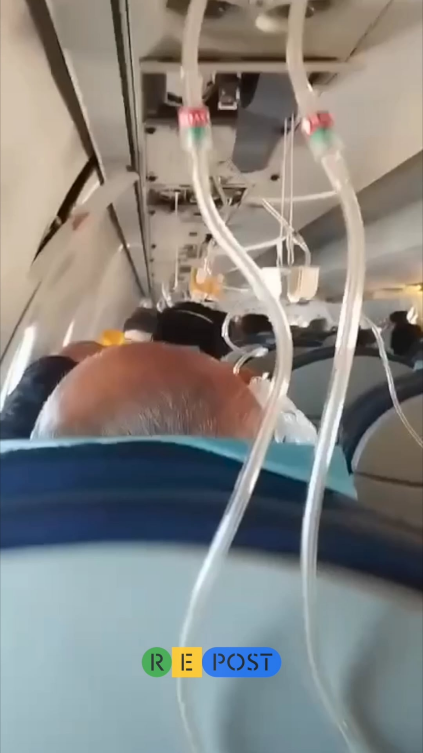 カザフスタンでの墜落前にバクー＝グロズヌイ便の機内で撮影されたビデオには、翼に目に見える損傷が見られる。墜落後、機体に残った痕跡は、飛行機が地上火災に見舞われた可能性を示唆している