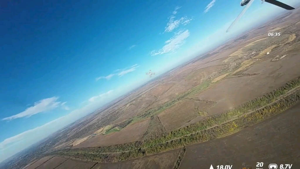 ウクライナのFPV迎撃無人機が、コンスティアンティニフカ方向にロシアのランセット無人機（徘徊兵器）を衝突させた。 2024年12月