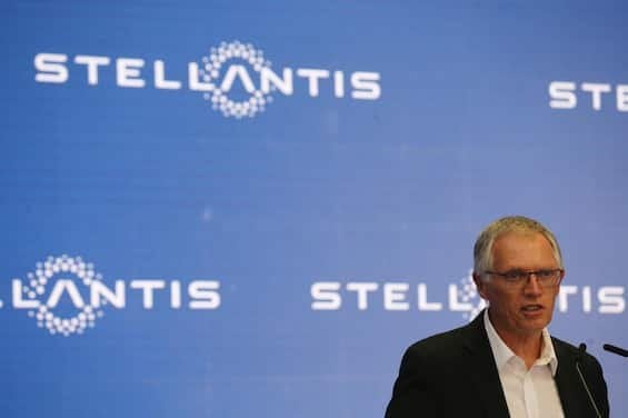ステランティスCEOカルロス・タバレス氏が辞任