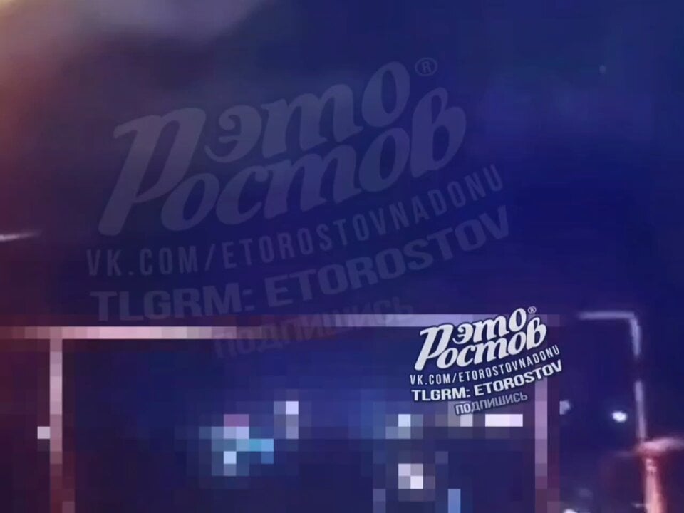 ロシア、ロストフ地方❗バボヴナモニター💥🔥🔥🔥💨 ノボシャフチンスクの製油所が直撃された瞬間がカメラに捉えられました。地元住民はこの数時間で合計30～40回の爆発を数えた。まだ正式な情報はありません。 「ノボシャフチンスク製油所で、彼らはついにELに参入しました」