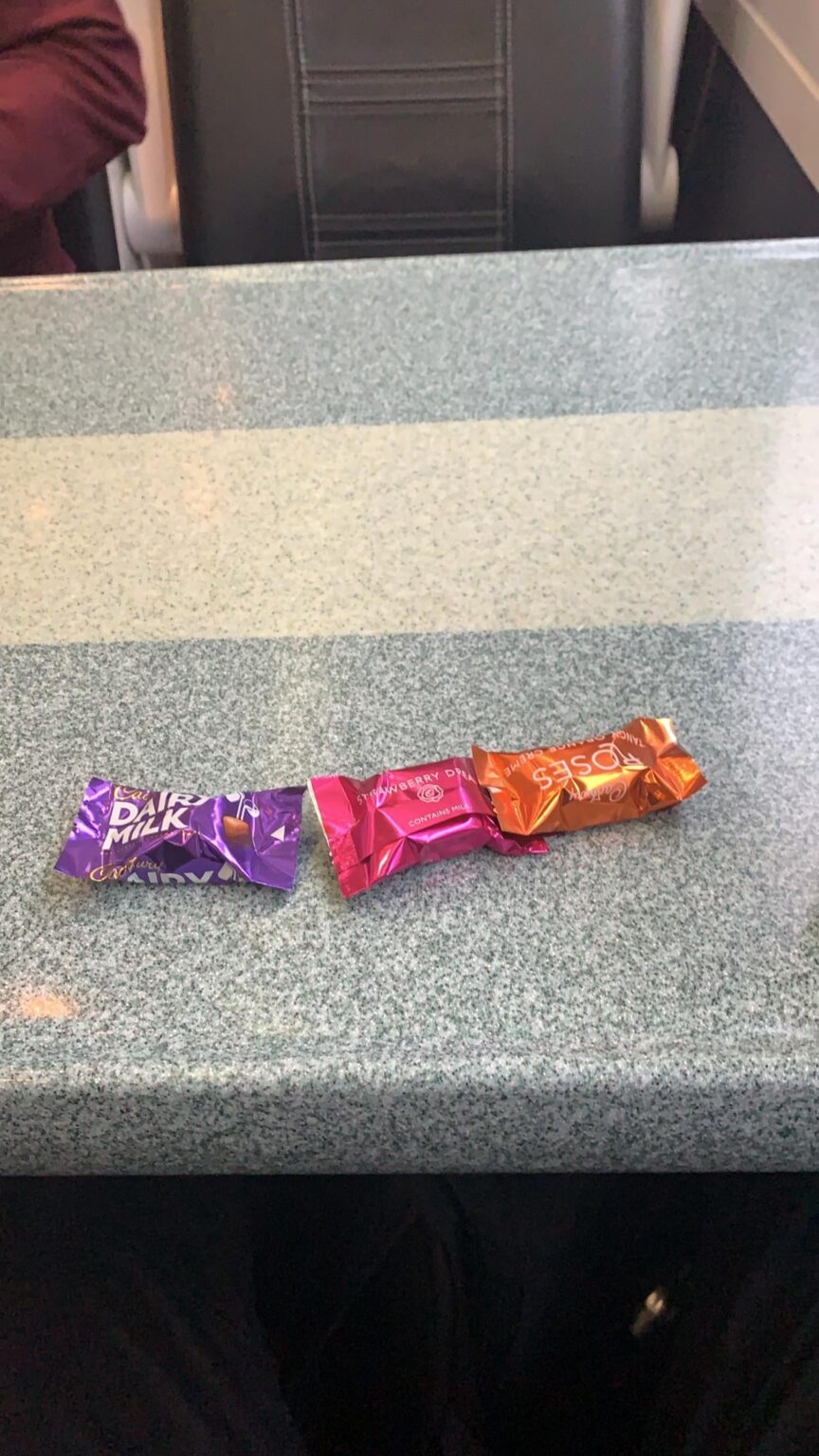今日電車の中でチョコレートをくれた優しい女性への感謝の投稿。