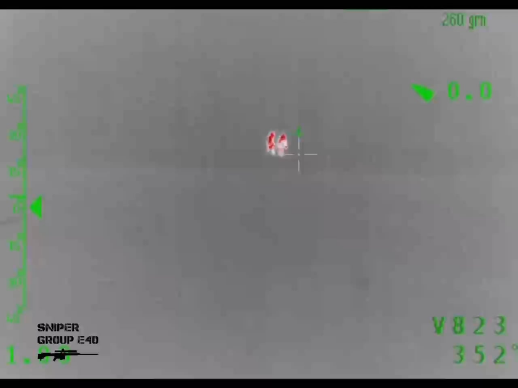 ウクライナの狙撃兵がロシア軍人２人を同時に撃った。