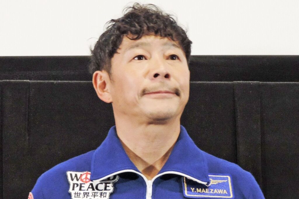 前澤友作氏　人気作家の〝パーカー着てるおじさんおかしい〟発言にぽつり「宇宙でも着ちゃってた」。一方ノーモララーはパーカーで顔を隠しながら下半身をポロリしていた。