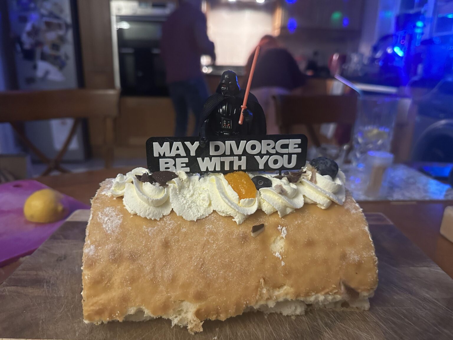 職場の友達が離婚ケーキを作ってくれました。私がそうでないときでも、アイルランドは最高の状態です。