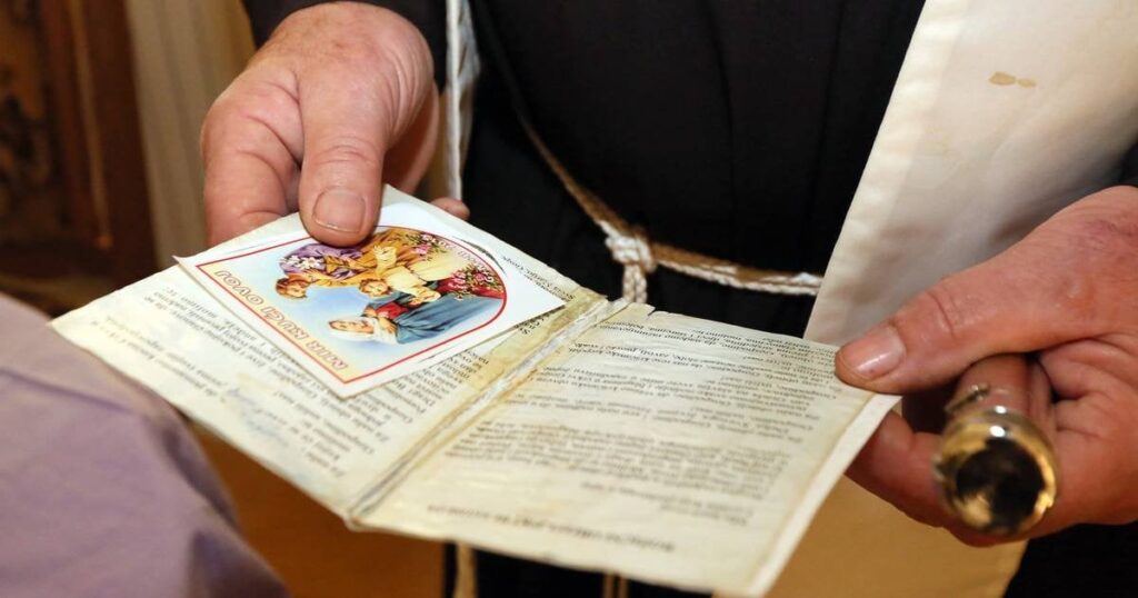 「司祭は、私が再婚しているので、家を祝福したくありませんでした。離婚しろって言われたよ！」