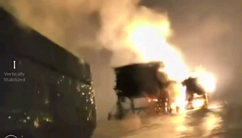 黒海のガスプラットフォームに設置されたロシアの監視所に対するウクライナ海軍の無人機による攻撃。海洋ドローンからFPVドローンの打ち上げも開始していることに注目してください。