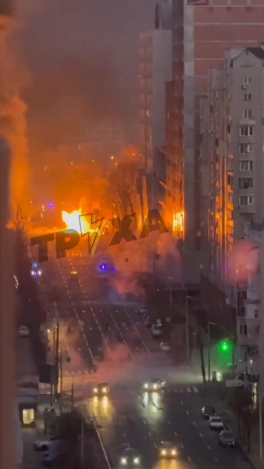 ロシア軍は弾道ミサイルでキエフを攻撃し、人々を死傷させ、住宅建物を破壊した。ヘルソンも攻撃を受け、死傷者や負傷者が出た。これは、平和への準備についてのプーチン大統領の言葉の代償だ。ウクライナは自国を守るために武器を必要としている。