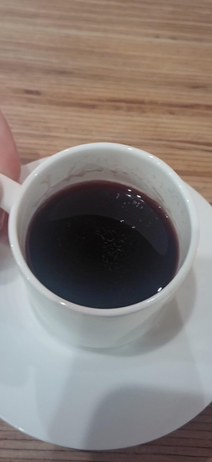 私の友人はバーテンダーで、彼の祖母が作ったグローギを私に提供してくれました。これは私が人生で飲んだ最高のホットクリスマスドリンクです。