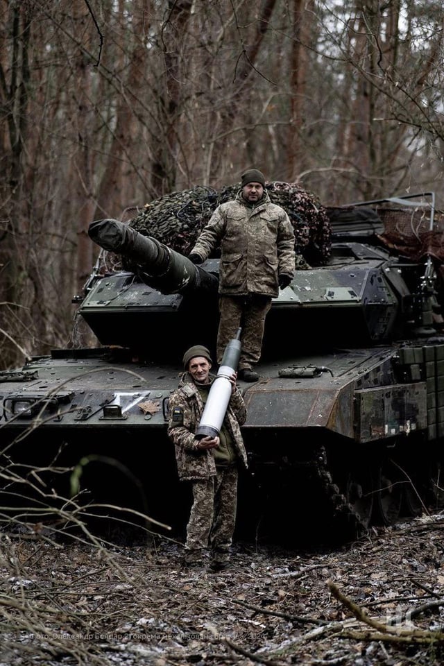 クルスク州にあるウクライナ軍第21独立機械化旅団所属のスウェーデン製Strv 122主力戦車(MBT)。