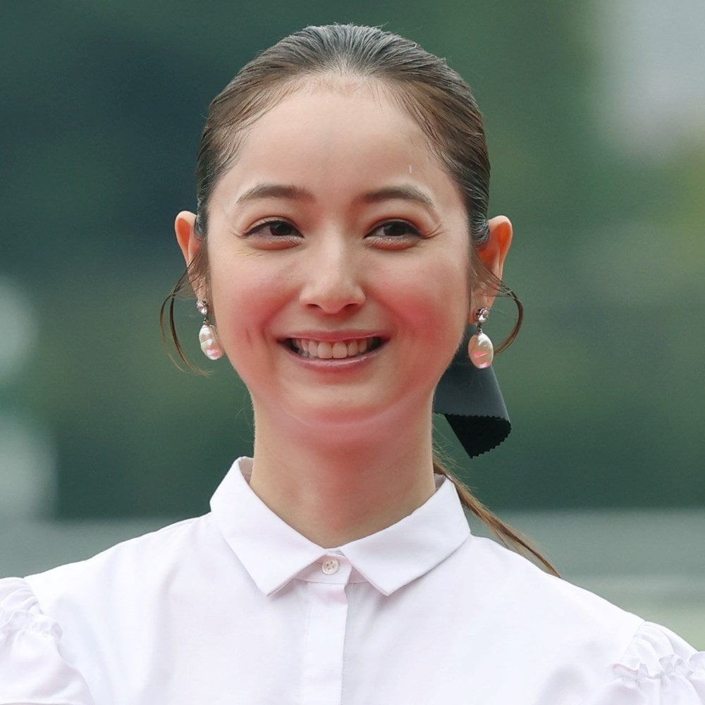 佐々木希のYouTubeが10マンかい割れ目　前！ 直近は13万回で当初の勢いなし
