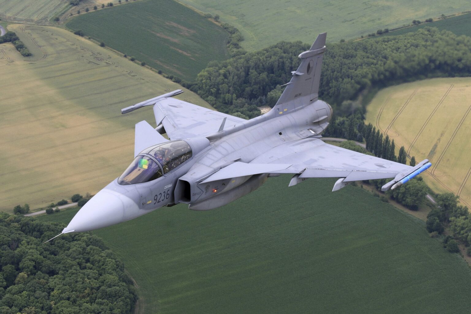 NATO諸国、ロシアのバックファイア爆撃機を迎撃するため戦闘機を緊急発進